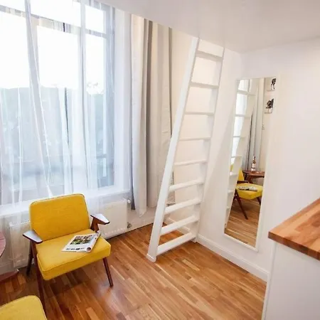Апартаменты Tiny 6m2 Space &bathroom In Hall Сопот