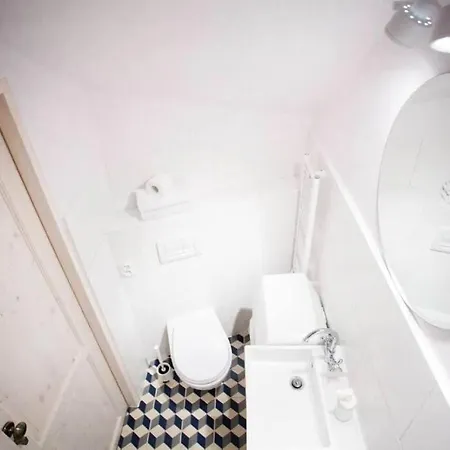 Апартаменты Tiny 6m2 Space &bathroom In Hall Сопот