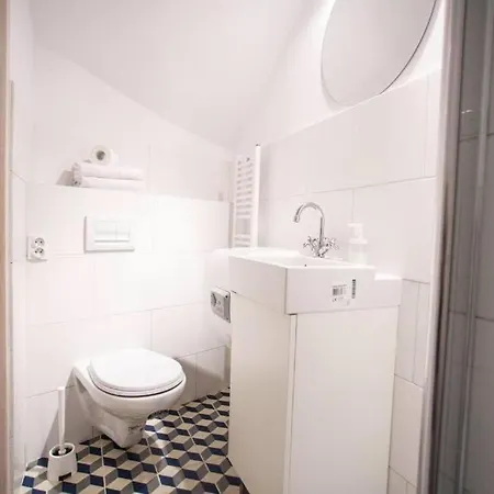 公寓 Tiny 6m2 Space &bathroom In Hall