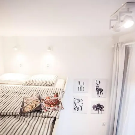 Tiny 6m2 Space &bathroom In Hall Сопот